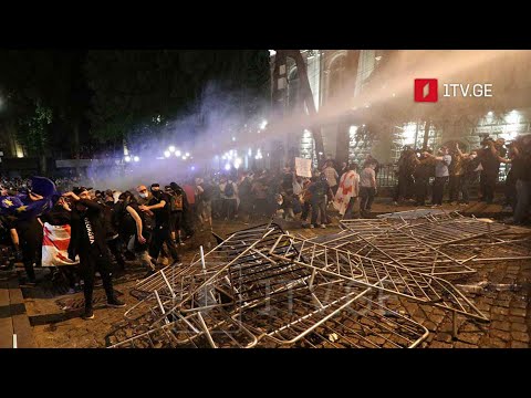 დაპირისპირება და დაკავებულები საპროტესტო აქციაზე